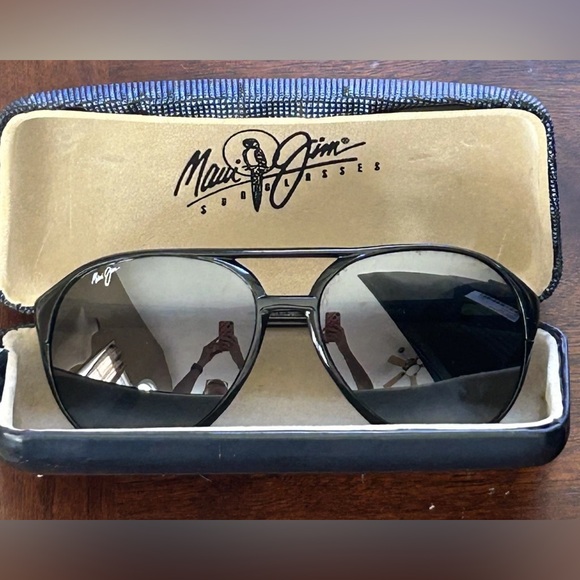VTG Maui Jim Aviator Sunglasses MJ 193 02 Black FramePolarized Lenses